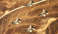 Không quân Israel dồn dập tấn công quân đội Syria