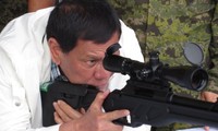 [ẢNH] Trung Quốc tặng súng cho Philippines đối phó phiến quân