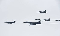 Cận cảnh oanh tạc cơ B-1B Mỹ thị uy trên Bán đảo Triều Tiên