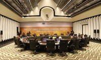 Lãnh đạo 21 nền kinh tế APEC thông qua nhiều văn kiện