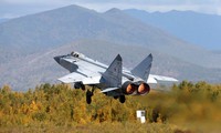 Xem tiêm kích đánh chặn MiG-31 khai hỏa, hủy diệt mục tiêu 