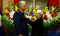 Lễ trao tặng Huân chương Hồ Chí Minh cho Chủ tịch Cuba