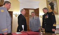 Từ trái qua phải, Tổng tham mưu trưởng quân đội Nga Valery Gerasimov, Tổng thống Nga Vladimir Putin, Bộ trưởng Quốc phòng Nga Sergei Shoigu và Phó đô đốc Igor Kostyukov trong dịp lễ kỷ niệm 100 năm ngày thành lập GRU, 2/11/2018.
