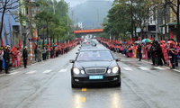 Đoàn xe của ông Kim Jong Un lăn bánh trên phố Hà Nội