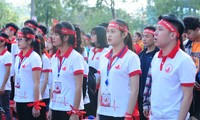 Sinh viên Đại học Y Dược Thái Bình hưởng ứng Chủ nhật Đỏ. Ảnh: Xuân Tùng