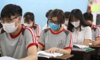 Thi tuyển lớp 10 Hà Nội: Thí sinh đeo khẩu trang làm bài, phòng thi không bật điều hoà