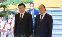 Chủ tịch nước Nguyễn Xuân Phúc chủ trì lễ đón Tổng Bí thư, Chủ tịch nước Lào