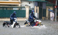 Hoàn lưu vùng áp thấp tiếp tục gây mưa lớn trong hôm nay ở miền Bắc, Thanh Hóa và Nghệ An.