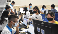 Sinh viên nhập học năm 2020 tại ĐH Mở Hà Nội. Ảnh: Diệp An