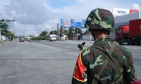 Hình ảnh lực lượng quân đội làm nhiệm vụ những giờ đầu TPHCM siết chặt giãn cách