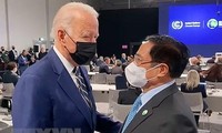 Thủ tướng Phạm Minh Chính gặp Tổng thống Mỹ Joe Biden tại hội nghị. (Ảnh: TTXVN)