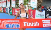 Hồng Lệ chấn thương vẫn vô địch 21 km tại Tiền Phong Marathon 2022