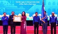 T.Ư Đoàn TNCS Hồ Chí Minh đón nhận Huân chương Lao động hạng Nhất của nước bạn Lào