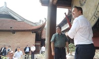 Thủ tướng Phạm Minh Chính và Thủ tướng Luxembourg đánh Trống Sấm tại Văn Miếu - Quốc Tử Giám