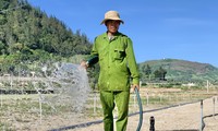 Việc người dân ồ ạt đào giếng phục vụ tưới tiêu trong sản xuất nông nghiệp khiến nguồn nước ngầm ở Lý Sơn cạn kiệt Ảnh: Nguyễn Ngọc