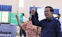 Đảng của Thủ tướng Campuchia Hun Sen tuyên bố giành chiến thắng vang dội