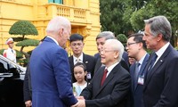 Tổng thống Mỹ Joe Biden bắt đầu chuyến thăm cấp Nhà nước đến Việt Nam