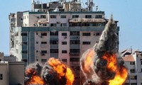 Cảnh tượng tan hoang ở Gaza sau các đợt dội bom của Israel. (Ảnh: Reuters)
