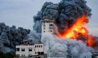 Xe tăng Israel có mặt ở Dải Gaza ngày 30/10. Lính Israel đã tiến hơn 3 km vào Dải Gaza trong chiến dịch mở rộng trên bộ Ảnh: Reuters