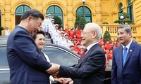 Tổng Bí thư Nguyễn Phú Trọng cùng Tổng Bí thư, Chủ tịch Trung Quốc Tập Cận Bình ngày 12/12/2023 tại Hà Nội. Ảnh: Như ý
