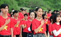 Tự hào tham gia Lễ Thượng cờ Tổ quốc ở Tiền Phong Marathon 2024