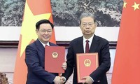 Chủ tịch Quốc hội Vương Đình Huệ đề nghị Trung Quốc triển khai hiệu quả xây dựng thí điểm cửa khẩu thông minh