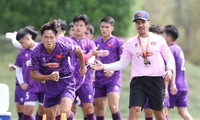 Tuyển U23 Việt Nam rèn thể lực dưới trời nắng gắt ở Qatar
