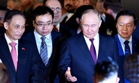 Báo Anh ca ngợi ‘ngoại giao cây tre’ Việt Nam khi đón Tổng thống Putin