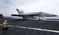 Một máy bay chiến đấu F/A-18E Super Hornet được phóng từ sàn tàu sân bay USS Dwight D. Eisenhower ở phía nam Biển Đỏ ngày 13/2. (Ảnh: Reuters)