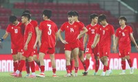 Các tuyển thủ U20 Việt Nam thất vọng sau trận thua U20 Syria. Ảnh: Quyết Thắng