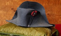 Chiếc mũ phớt màu đen, lông hải ly của hoàng đế Napoleon được bán với giá 1,8 triệu euro 