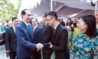 Chủ tịch nước Trần Đại Quang thăm cán bộ nhân viên Đại sứ quán và cộng đồng người Việt tại Ấn Độ. Ảnh: Nhan Sáng/TTXVN 