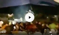 Khoảnh khắc sóng thần Indonesia cuốn phăng ban nhạc đang biểu diễn 