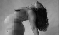 Mẫu ngoại cỡ Ashley Graham táo bạo khoả thân, tạo dáng yoga khó ở cuối thai kỳ