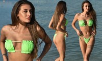 Cô gái quyến rũ nhất show 18+ &apos;Too Hot To Handle&apos; nóng bỏng với bikini quây ở biển