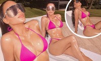 Kim Kardashian làm &apos;bùng nổ&apos; mạng xã hội với bikini siêu bé