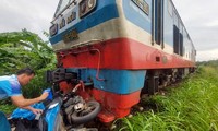 Va chạm với tàu hỏa tại Đồng Nai, 2 người trên xe máy tử vong
