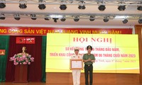 Thiếu tướng Đinh Văn Nơi nhận Huân chương Chiến công hạng Nhất