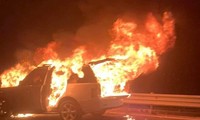 Xe Range Rover cháy rụi trên cao tốc Hạ Long - Hải Phòng
