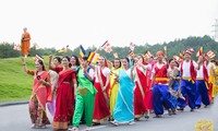Chủ tịch Uông Bí nói gì về bà Yến múa tưng bừng ở chùa Ba Vàng dịp Đại lễ Vesak 
