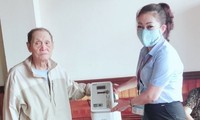 Cụ ông 90 tuổi tặng máy thở cho UBND phường chống Covid-19