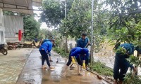 Thanh niên Đắk Nông giúp người dân khắc phục hậu quả mưa lũ