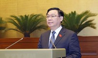Chủ tịch Quốc hội Vương Đình Huệ phát biểu kết thúc Phiên Chất vấn và Trả lời Chất vấn. (Ảnh: Doãn Tấn/TTXVN)