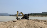 Bất chấp chỉ đạo, &apos;cát tặc&apos; vẫn vô tư đào xới hồ thuỷ lợi ở Khánh Hoà