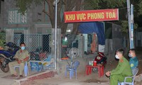 Lực lượng chức năng phong toả khu vực có ca mắc COVID - 19 ở huyện Ninh Phước. Ảnh CÔNG HOAN.