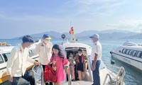 Hàng nghìn khách tham quan biển đảo Nha Trang ngày đầu nghỉ lễ
