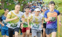 Hơn 500 vận động viên chạy vì môi trường dưới chân đèo Khánh Lê