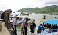 Du lịch biển đảo Nha Trang hút khách ngày đầu năm mới, khách Trung Quốc &apos;xông đất&apos; xứ Lạng 