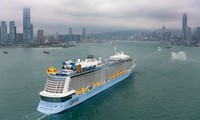 Siêu tàu du lịch chở hơn 4.000 khách quốc tế đến Nha Trang
