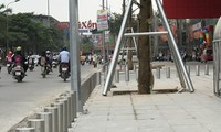 Cắm cọc sắt biến vỉa hè thành lãnh địa riêng ở Hà Nội: Sẽ xử nghiêm